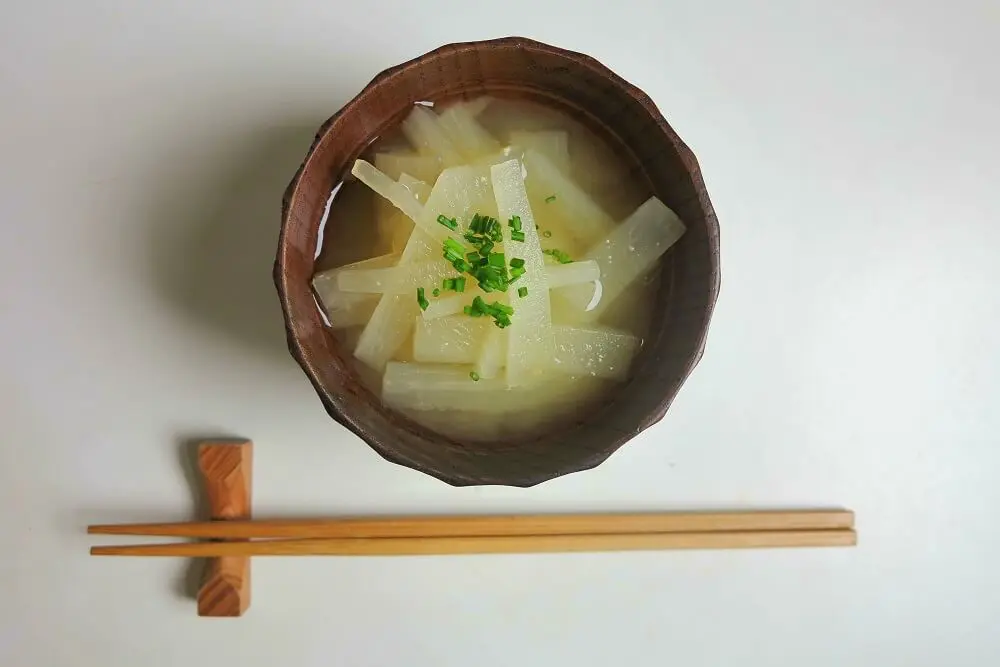 zuppa di miso con daikon