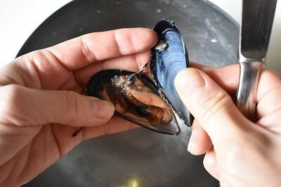 ムール貝の下処理　cozze