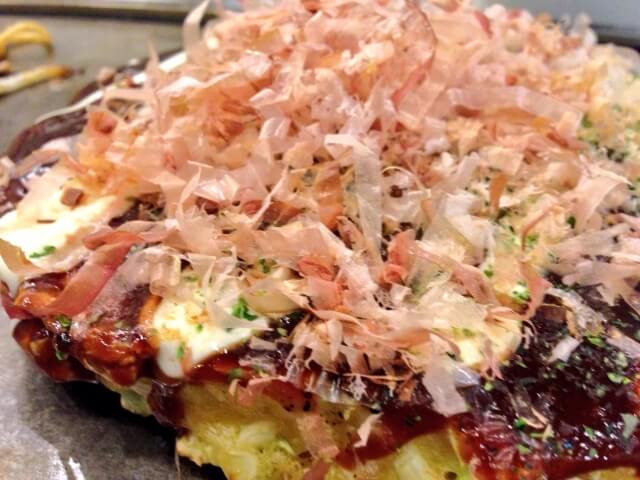 katsuobusi su okonomiyaki