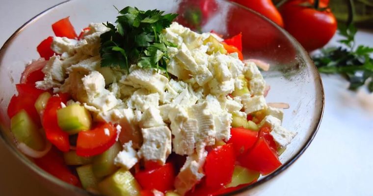 shopska salata (insalata bulgara)