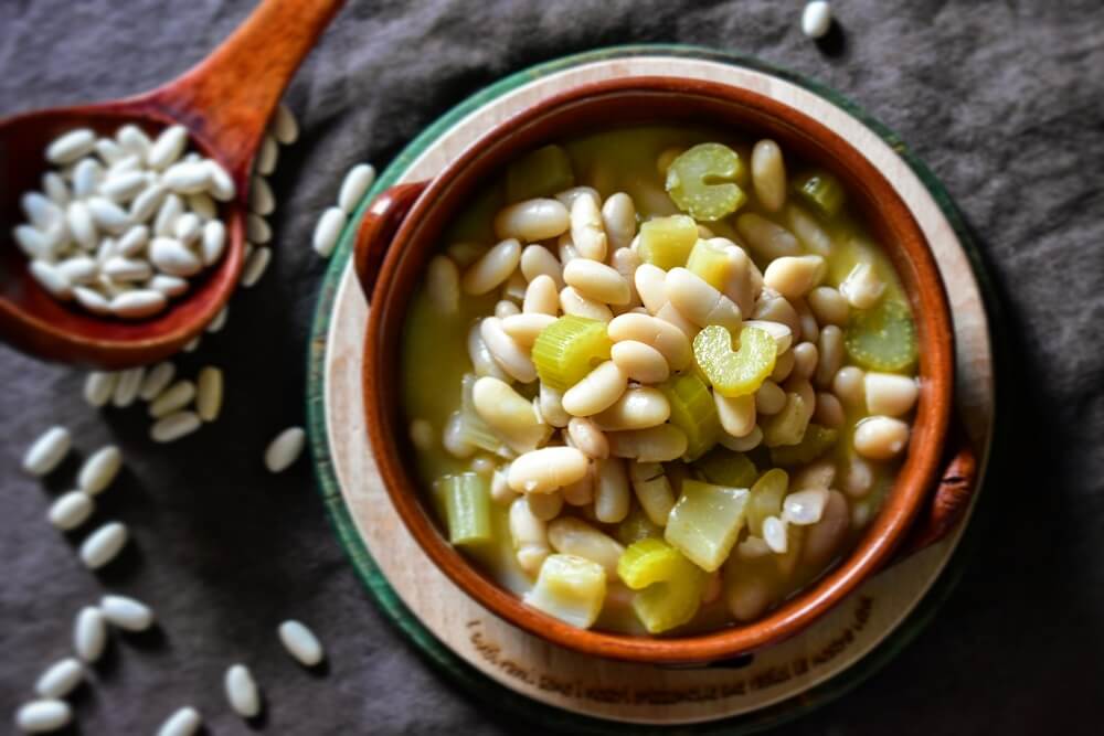 minestra di fagioli cannellini e sedano