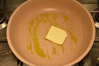 鮭の葱バターレモン醤油焼き　salmone con cipolotti e limone