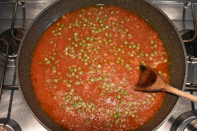 pasta e piselli al pomodoro グリーンピースのトマトソースパスタ