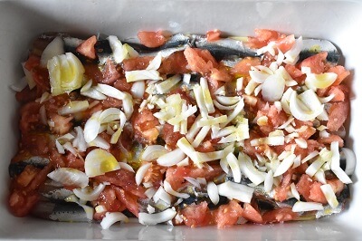 イワシとトマトのヴェルナッツァ風オーブン焼き　sardine, patate e pomodoro al forno, tegame di vernazza