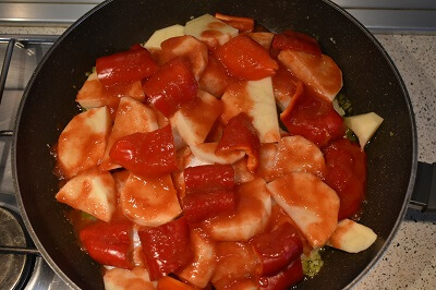 baccalà con patate e peperoni バッカラとパプリカのトマト煮