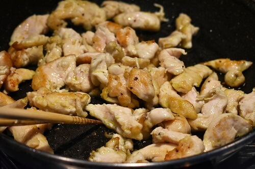 アスパラガスと鶏むね肉のガーリックレモン炒め / Asparagi e petto di pollo saltati in padella